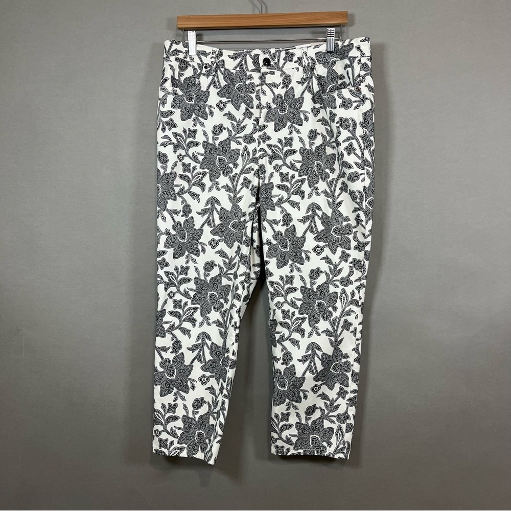 Chico’s White Black Floral Slim Leg Crop Pants